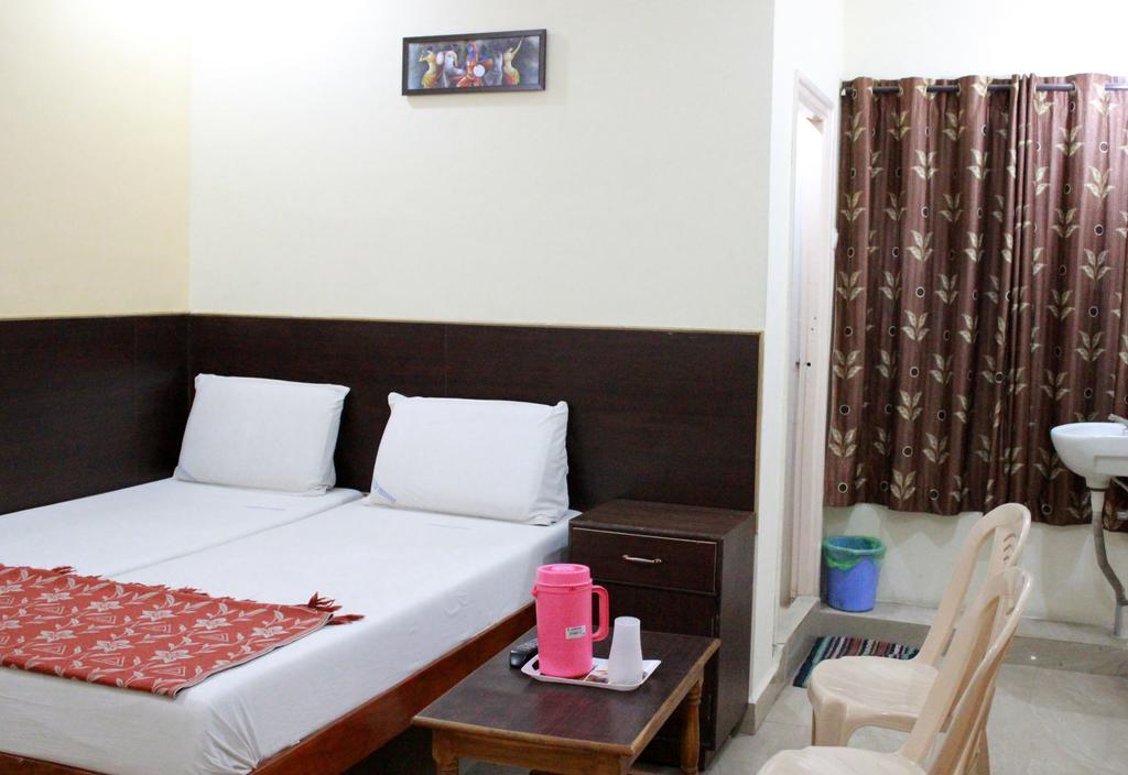 Hotel Sahasra Residency Tirupati Szoba fotó