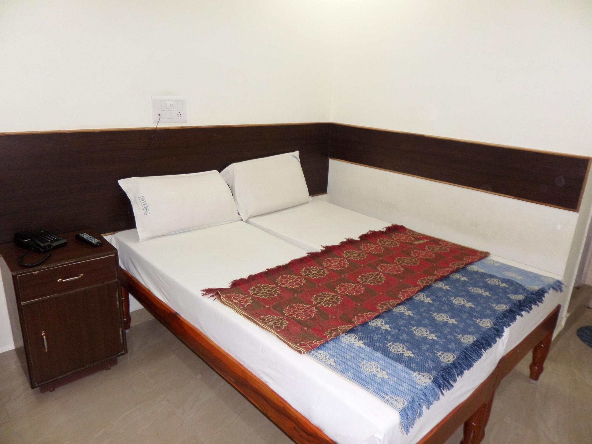 Hotel Sahasra Residency Tirupati Kültér fotó