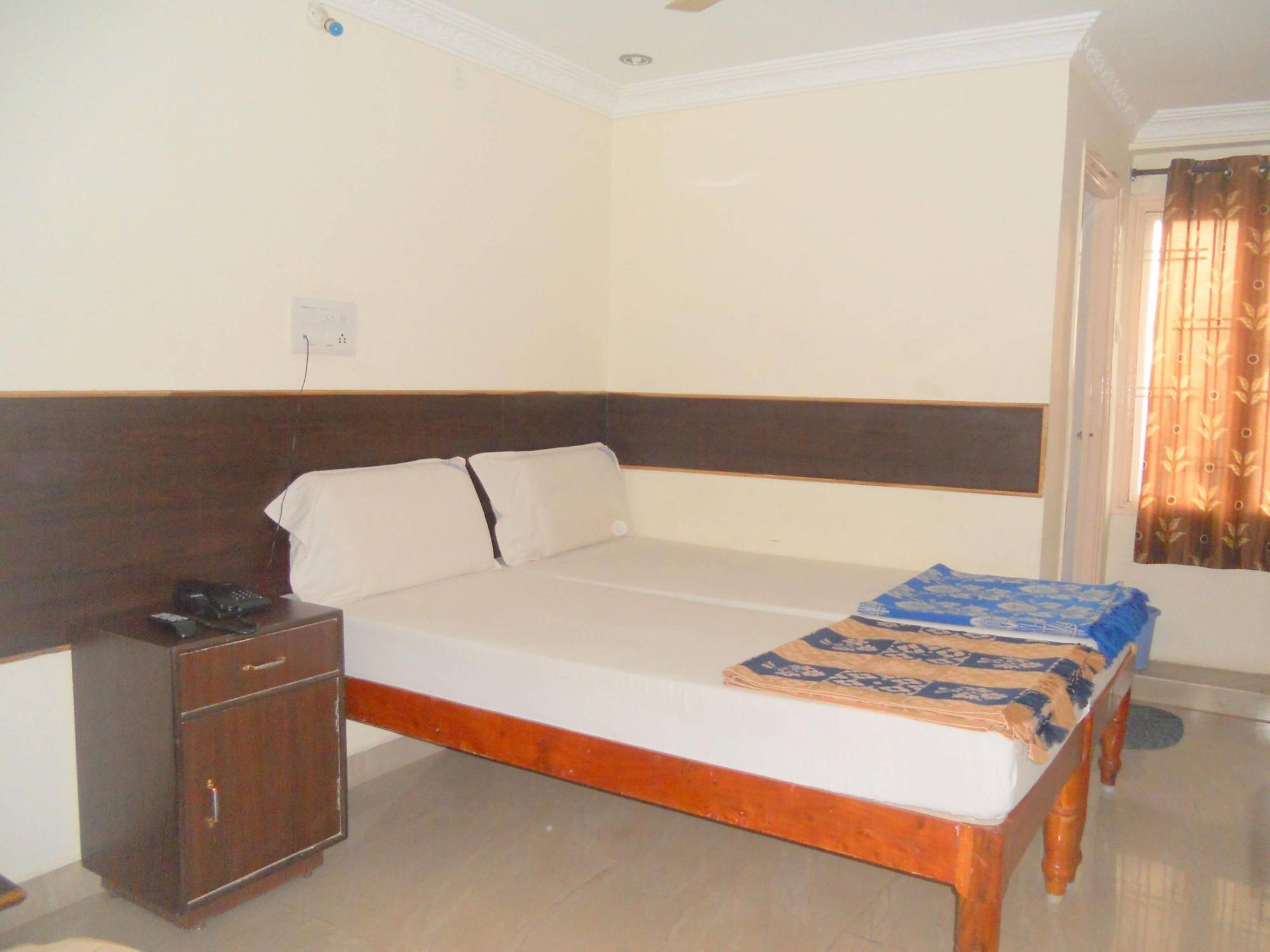 Hotel Sahasra Residency Tirupati Kültér fotó